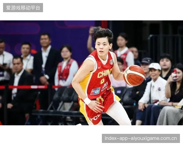 篮球巨星赛前素颜亮相，颜值与实力并存，震撼全场！