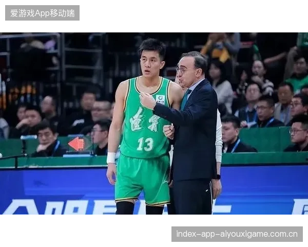逆境中的风暴：当俱乐部拖欠工资引发球员关系危机